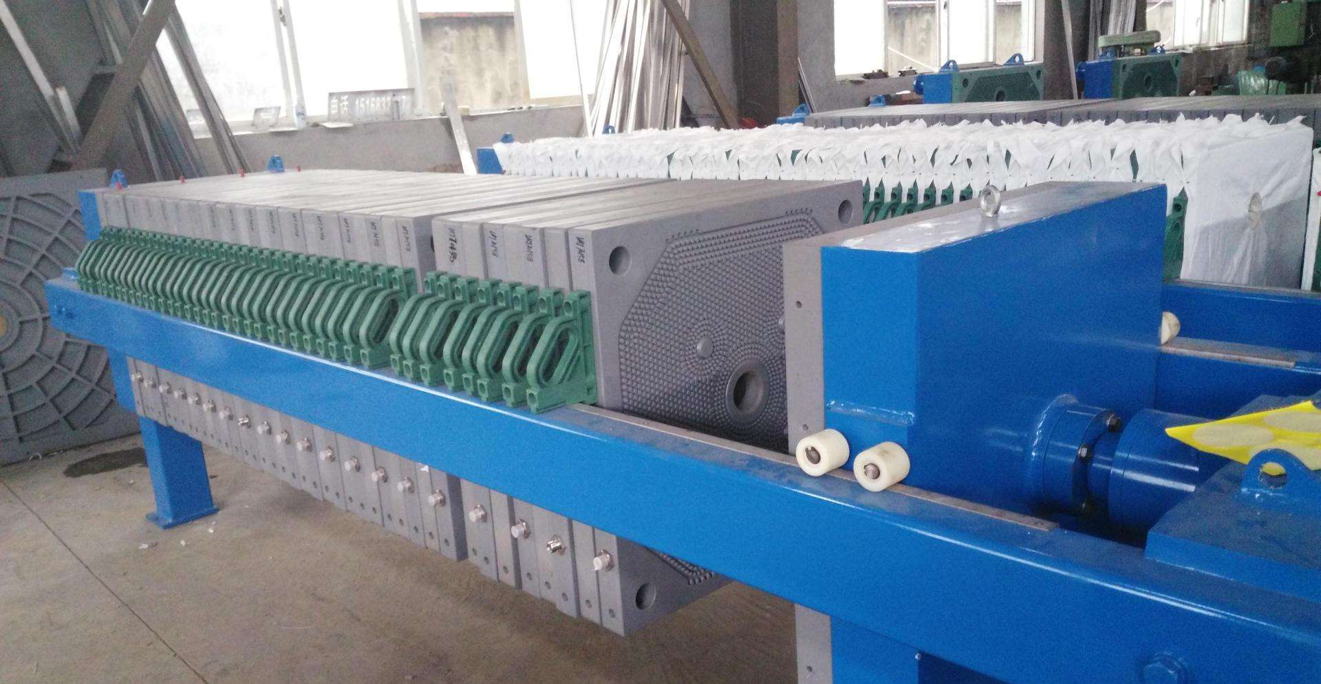 電動(dòng)液壓廂式壓濾機(jī)